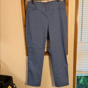 Croft and Barrow Women’s Blue Checkered Pant NWOT Size 8 Short